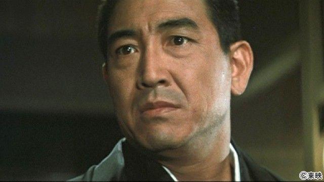 昭和の大スター・鶴田浩二の家系図は？尾上右近との関係性も！